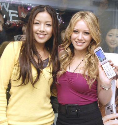 Yuna Ito with Hilary Duff 01
Parole chiave: yuna ito hilary duff