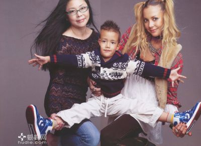 Anna Tsuchiya with her mother and son Sky 02
Parole chiave: anna tsuchiya sky mother