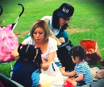 �MIYAVI with his wife melody. and daughters Lovelie and Jewelie 02
Parole chiave: miyavi melody lovelie jewelie