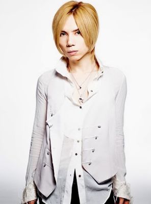 Greed Greed Greed promo picture 02
Parole chiave: acid black cherry greed greed greed