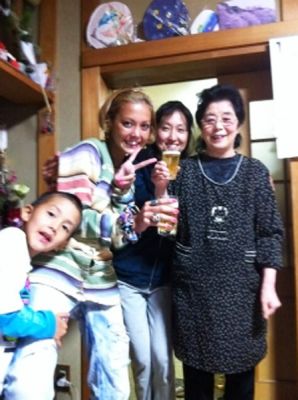 Anna Tsuchiya with her grandmother and son Sky
Parole chiave: anna tsuchiya grandmother sky