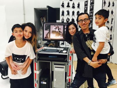 �Anna Tsuchiya with her mother and sons Sky and Simba 01
Parole chiave: anna tsuchiya simba sky mother
