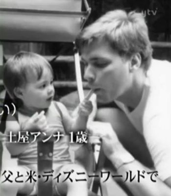 �Baby Anna with her father
Parole chiave: anna tsuchiya father
