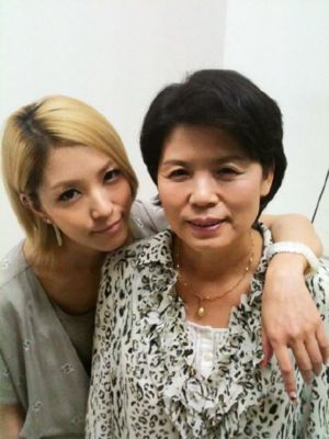 BoA with her mother 04
Parole chiave: boa mother