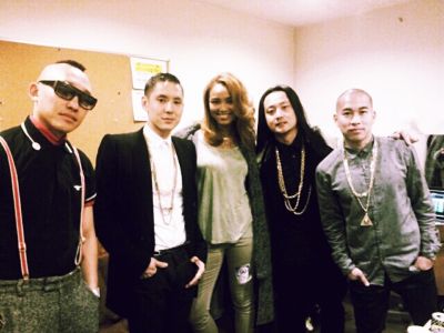 �Crystal Kay with FAREAST MOVEMENT
Parole chiave: crystal kay fareast movement