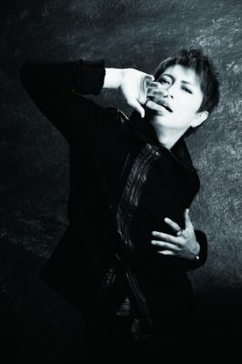 GACKTRACKS -ULTRA DJ ReMIX- promo picture 02
Parole chiave: gackt gacktracks ultra dj remix