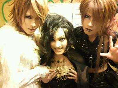 Kaya with KAMIJO from Versailles and KISAKI from Lin
Parole chiave: kaya kamijo versailles kisaki lin