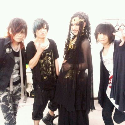 �Kaya with MASATO and Ryo from defspiral and Makoto ex Domino 01
Parole chiave: kaya masato ryo defspiral makoto domino