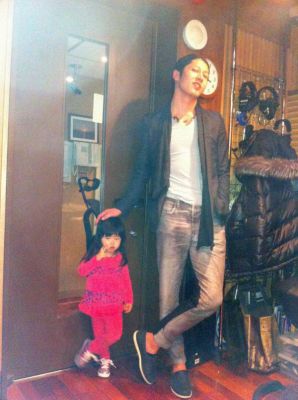 �MIYAVI with his daughter Lovelie 09
Parole chiave: miyavi lovelie