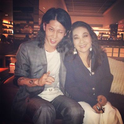 MIYAVI with his mother
Parole chiave: miyavi mother