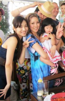 MIYAVI with his wife melody. and daughter Lovelie 01
Parole chiave: miyavi melody. lovelie