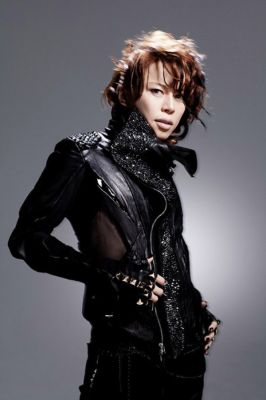 �Naked arms / SWORD SUMMIT promo picture
Parole chiave: t.m.revolution naked arms sword summit