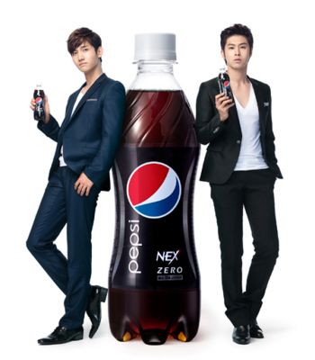 Tohoshinki promoting PEPSI NEX
Parole chiave: tohoshinki dong bang shin ki tvxq dbsk pepsi nex