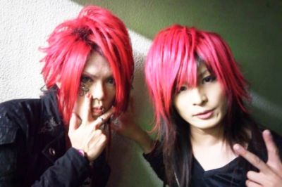 Masato with a member from dolore
Parole chiave: vii-sense masato