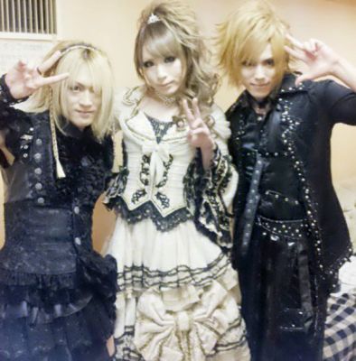 �HIZAKI with Ruiza from D and Kanata from Lin 01
Parole chiave: versailles hizaki ruiza d kanata lin