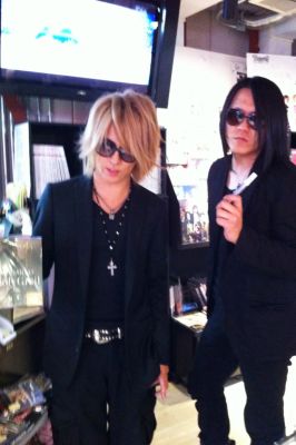 �KAMIJO & MASASHI without make-up 01
Parole chiave: versailles kamijo masashi