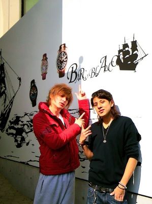 Yu Shirota with his brother Jun 03
Parole chiave: yu shirota brother jun