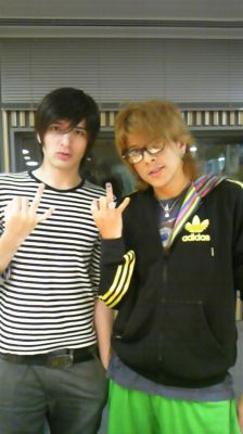 Yu Shirota with his brother Jun 04
Parole chiave: yu shirota brother jun