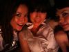 Olivia_with_her_sister_Carolina_and_Friedia_Niimura.jpg